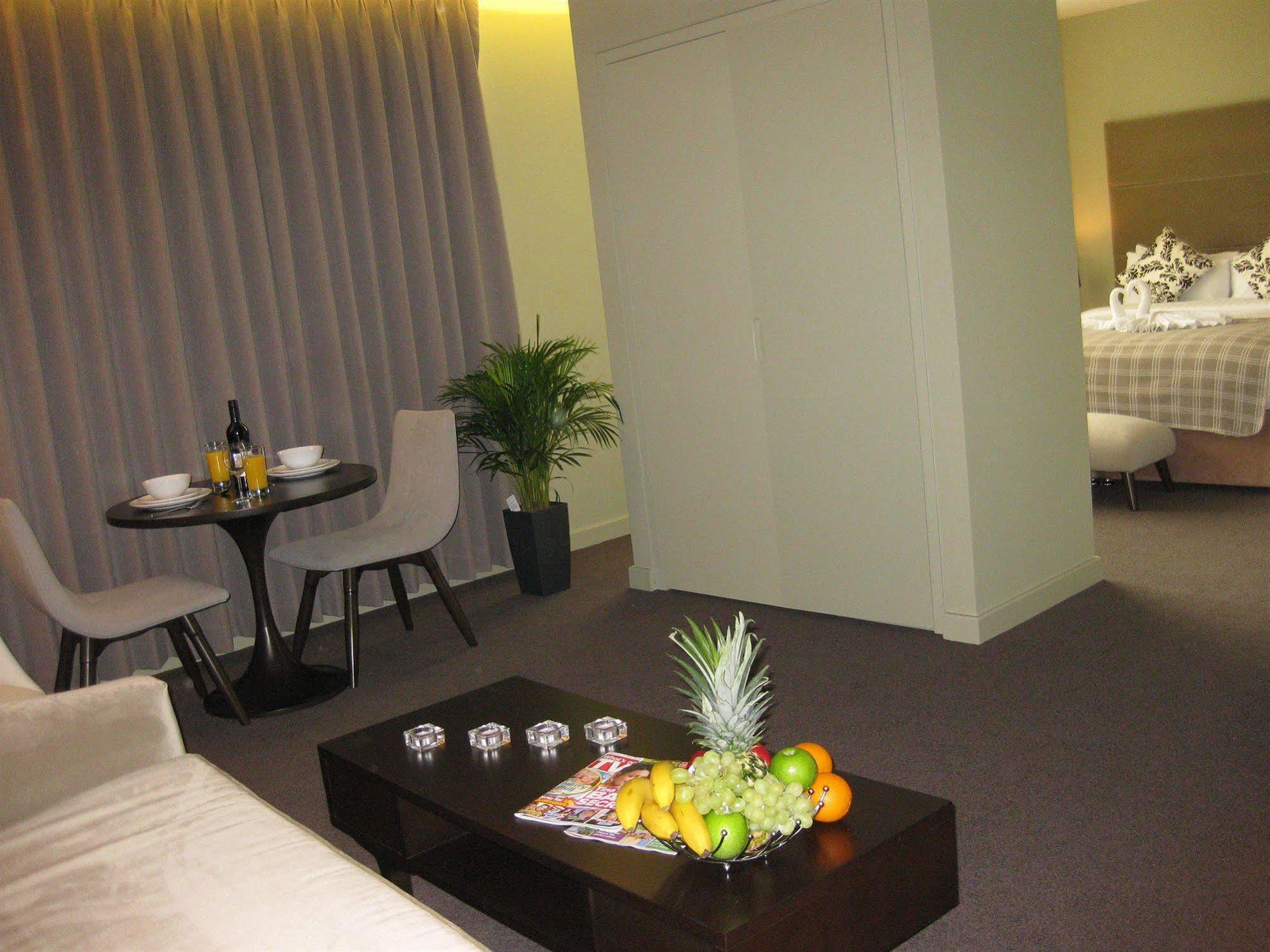 Axiom Park Hotel London Exteriör bild